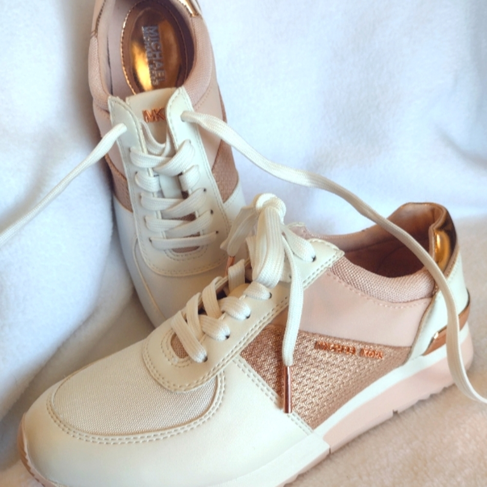 MK sz 7 Rose Gold 🌹cute and casual